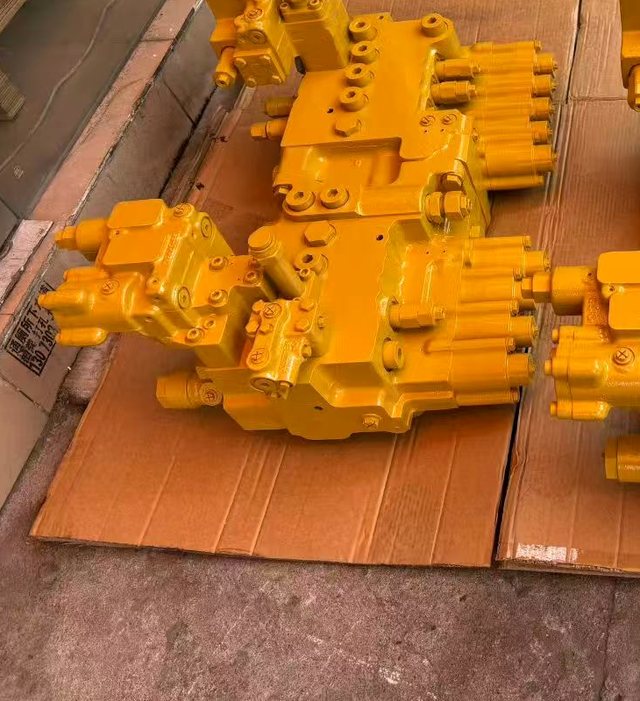 Compatible for Komatsu PC200-8 / PC200-8M0 - Main Control Valve